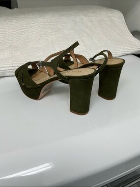 NWT Schutz platform heels size 9